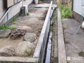 敷地の境界を明確に整えるコンクリートブロックを設置した工事