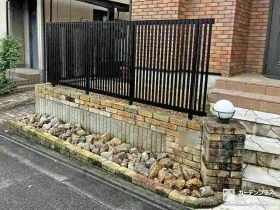 植栽の替わりに割栗石を入れローメンテナンスに[施工後]