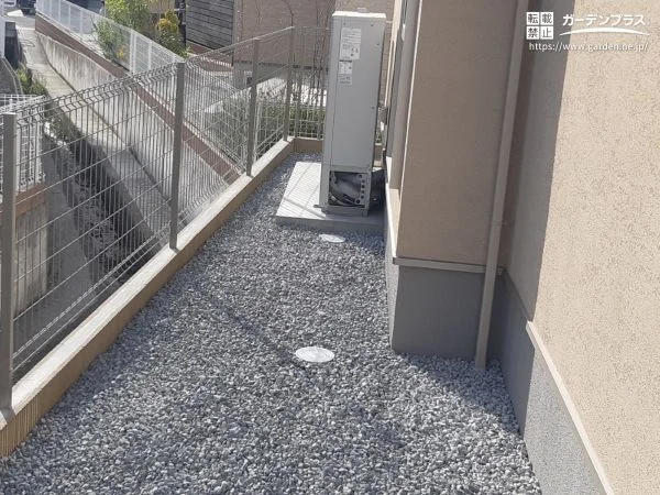 雑草が生えにくく手間を減らす犬走りづくり