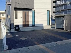 シンプルながらもライフスタイルに合った新築外構