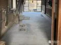 屋内の土間部分にコンクリートを打設し快適にリフォームした工事