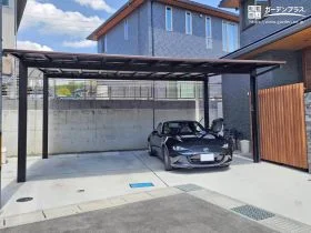 木目調カーポートが美しく快適な駐車スペース[施工後]