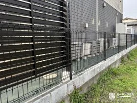 開放感を保つ犬走りのメッシュフェンス[施工後]