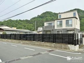 生垣をフェンスに取替えお手入れが楽な敷地境界を叶えた工事