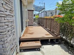 お庭をもっと快適に。お手入れ不要な樹脂デッキ設置工事