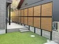 お子様が遊ぶお庭と隣地の境界を優しく区切るフェンス設置工事