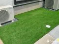 前庭に防草シートと人工芝を敷設し雑草対策