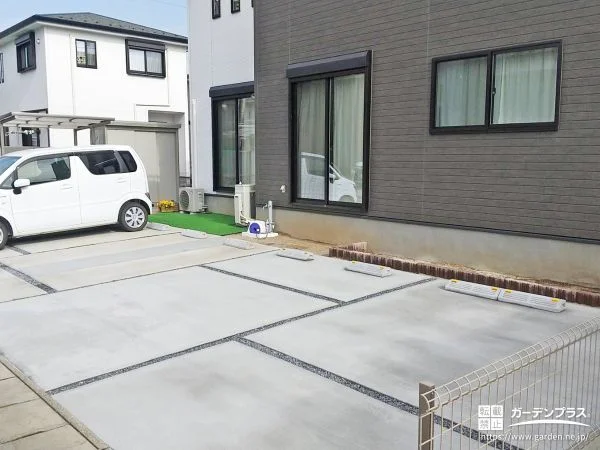 自転車を雨から守る側面パネル付きサイクルポートの設置工事