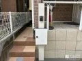 デザイン性の高さと使いやすさを両立させた仕上がりの玄関前工事