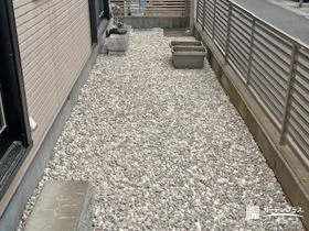 メンテナンスフリーで清潔感ある犬走りへ[施工後]