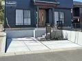 高低差に配慮し住まいの表情を一新した駐車スペース増設工事