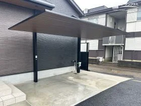 空間全体を包み込むようなライティングのカーポート[施工後]