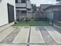 グレーが効いた、美しく整う駐車スペース