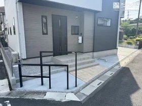 フレームが導く、使いやすさと美しさが調和する新築外構