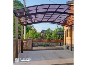 屋根枠がスリムで柔らかな印象のカーポート[施工後]