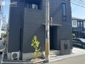 素材と配置で魅せる、ミニマルモダンな新築外構