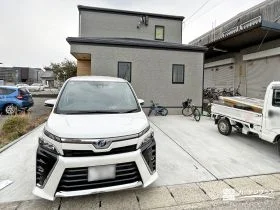 お子様がのびのび遊べる人工木のウッドデッキを施工した工事