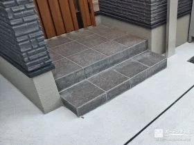 玄関まわりを自然につなぐ一段の工夫[施工後]