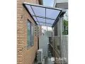 犬走りに設けたテラス屋根で雨の日も安心の空間を作った工事