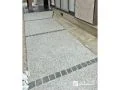 ピンコロ石の目地が可愛らしい玄関アプローチ