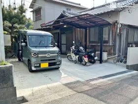 車とバイクがしっかり停められる広々とした駐車スペース拡張工事