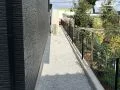 毎日の手間を軽減する、快適な犬走り