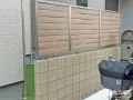 木目調が優しい雰囲気の目隠しフェンス