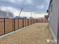 木目デザインとスリットで優しく視線をカットするフェンス工事