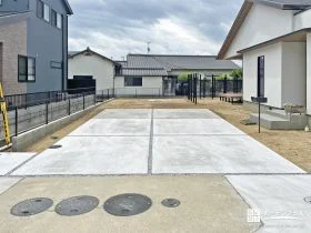 砂利目地入りで排水性も抜群なコンクリートの駐車スペース工事