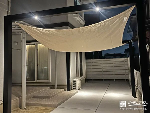 夜も楽しめる、おしゃれで快適なアウトドア空間