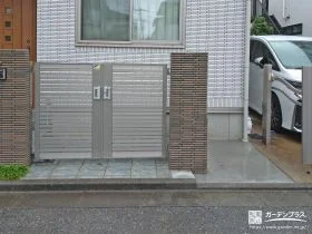 駐車スペースへの動線をスムーズにする門塀のリフォーム工事