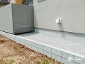 メンテナンス性と美観を両立した建物周り