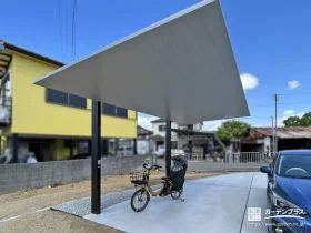 雨の日も安心。コントラストの効いたカラーが外観にスタイリッシュなカーポート[施工後]