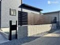 雪にも備えるブラックで統一したスタイリッシュな新築外構