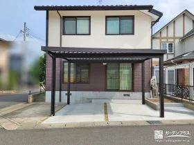 敷地形状にフィットする台形納まりのカーポートの設置工事