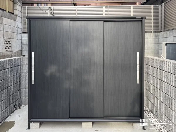 No.26005 敷地にぴったり納まりシンプルに馴染む物置を設置した工事[施工後]