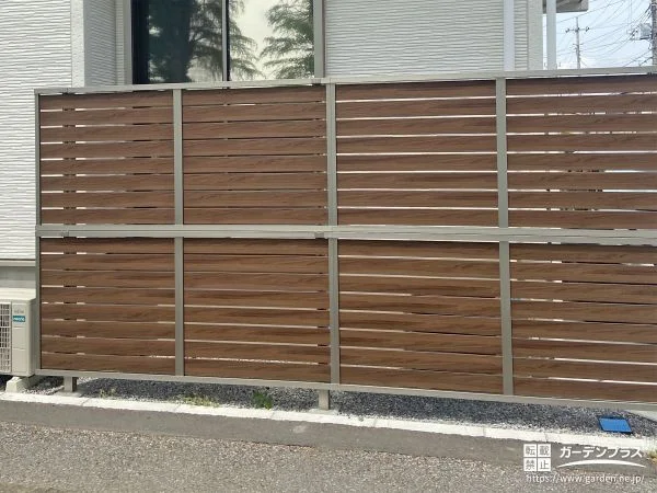 道路からの視線を和らげる高尺目隠しのフェンスの設置工事