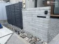 モダンな印象をプラスする化粧ブロック門柱