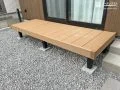 暮らしを便利にする、シンプルなナチュラルウッドデッキ