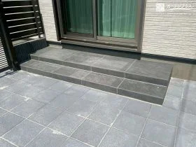 水はけよく快適に。遊び心と実用性を両立したテラスまわり[施工後]