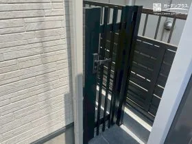 敷地の裏側にも、さりげない安心を[施工後]