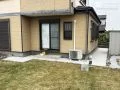 土間コンクリートで舗装した犬走り