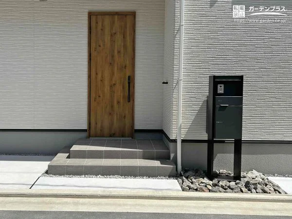 使いやすさと見た目のバランスを大切にした変形地の新築外構