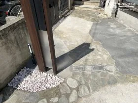 お子様と遊べる玄関まわりに変身！植栽スペースの舗装工事