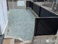 雑草を取り除いてから雑草対策を施したすっきりと明るいお庭工事