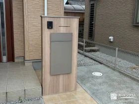 ナチュラルな印象にまとめた優しい表情の機能門柱[施工後]