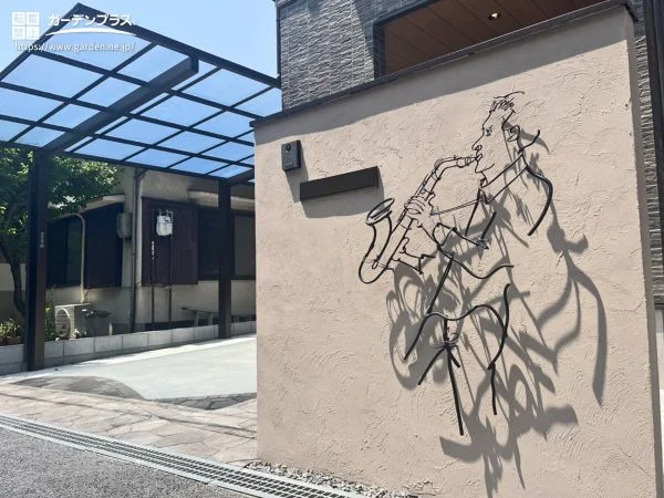 憧れをかたちに。鉄筋アートが彩る唯一無二の門柱デザイン