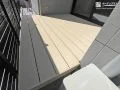 くつろぎをつくる明るく開放的なウッドデッキ