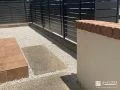 防草シートと砂利で雑草を防いだ主庭