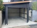 ガレージ内外の床をコンクリート仕上げにして作業空間を整えた様子